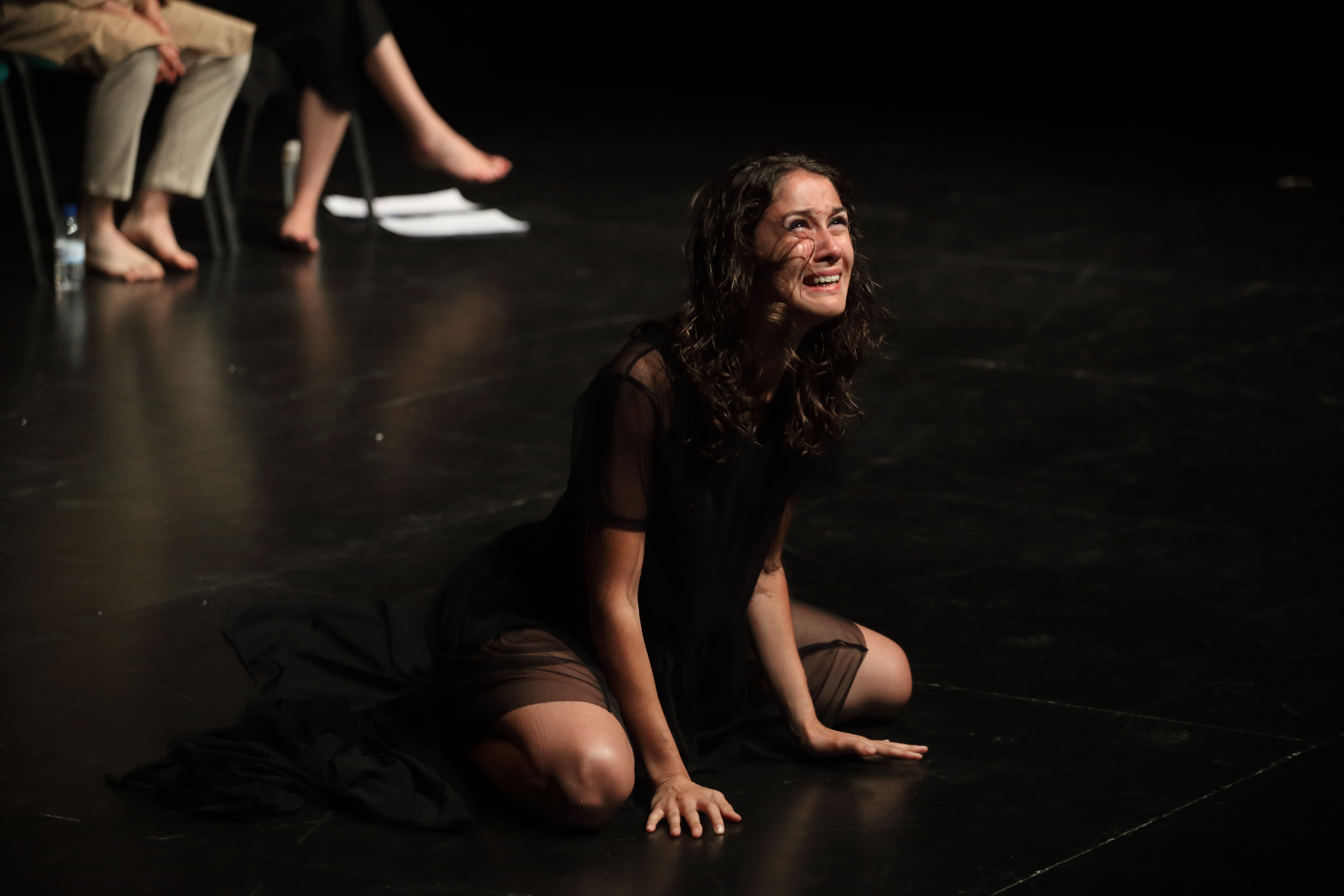 Escena de l'obra "Antígona". Aula de teatre de la Universitat Pompeu Fabra