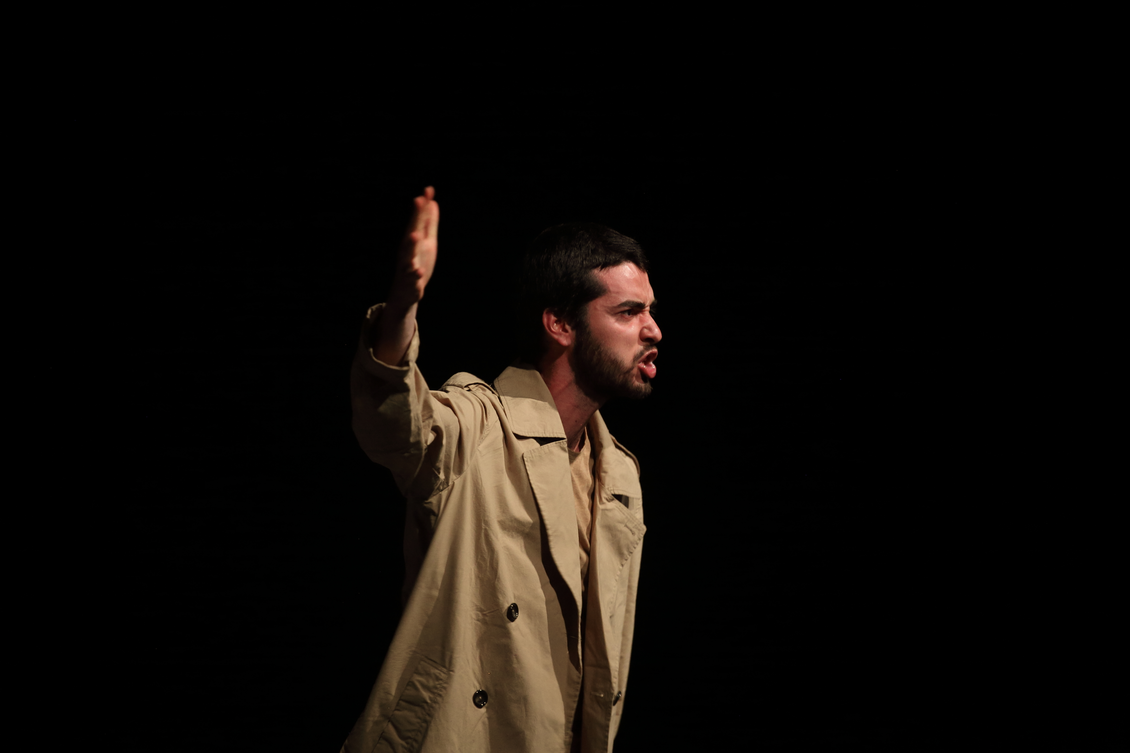 Escena de l'obra "Antígona". Aula de teatre de la Universitat Pompeu Fabra