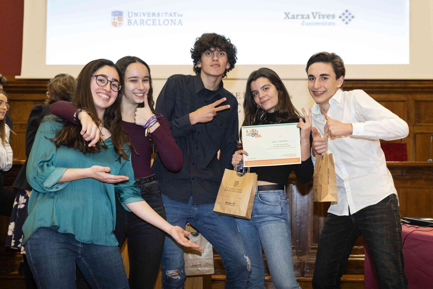 Equip campió de la fase local de la Universitat de Barcelona a la Lliga de Debat